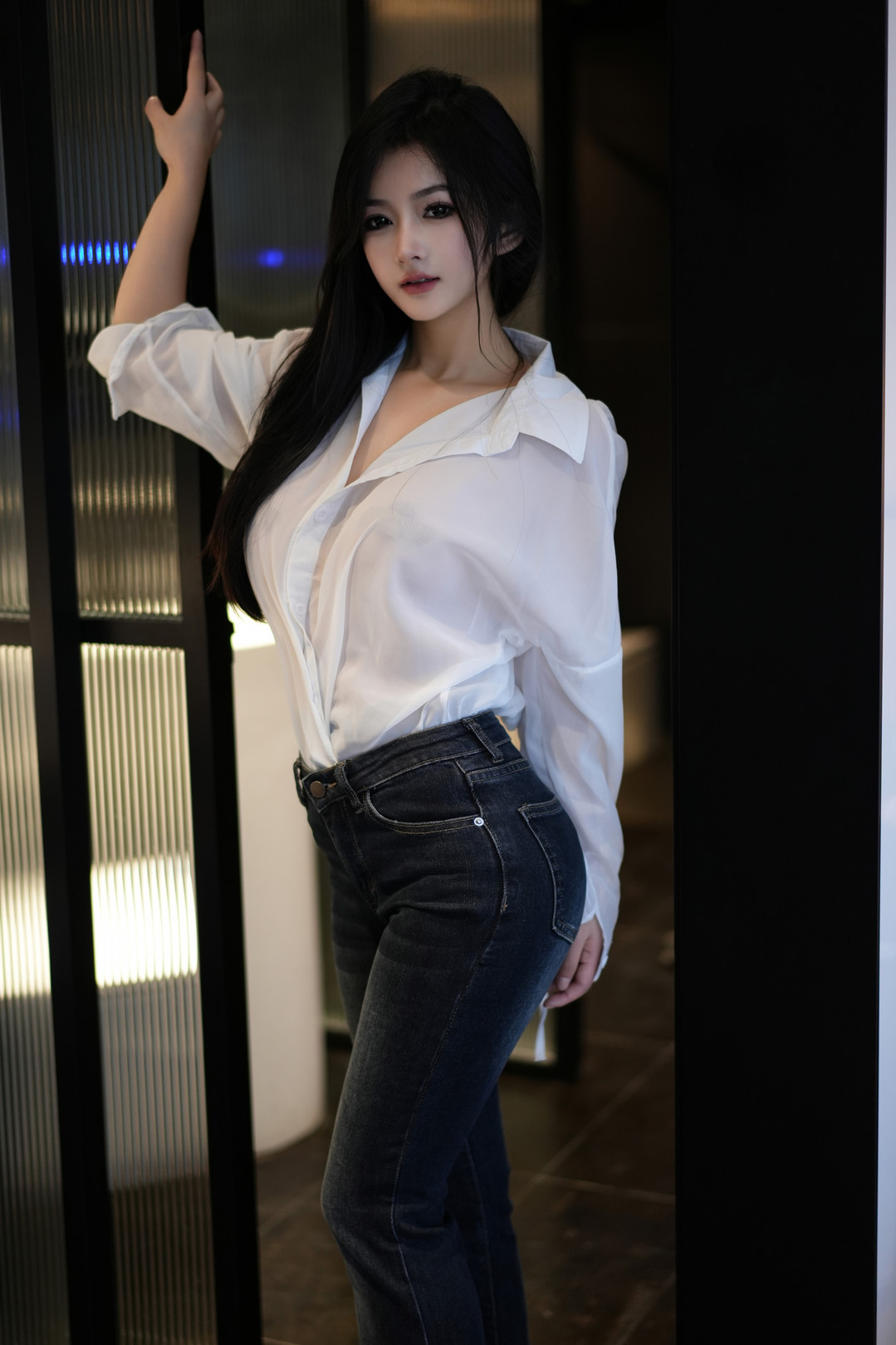 谭小灵内部私购写真合集下载：性感魅惑透视装/紫光灯诱惑/无水印套图【7套/6GB】