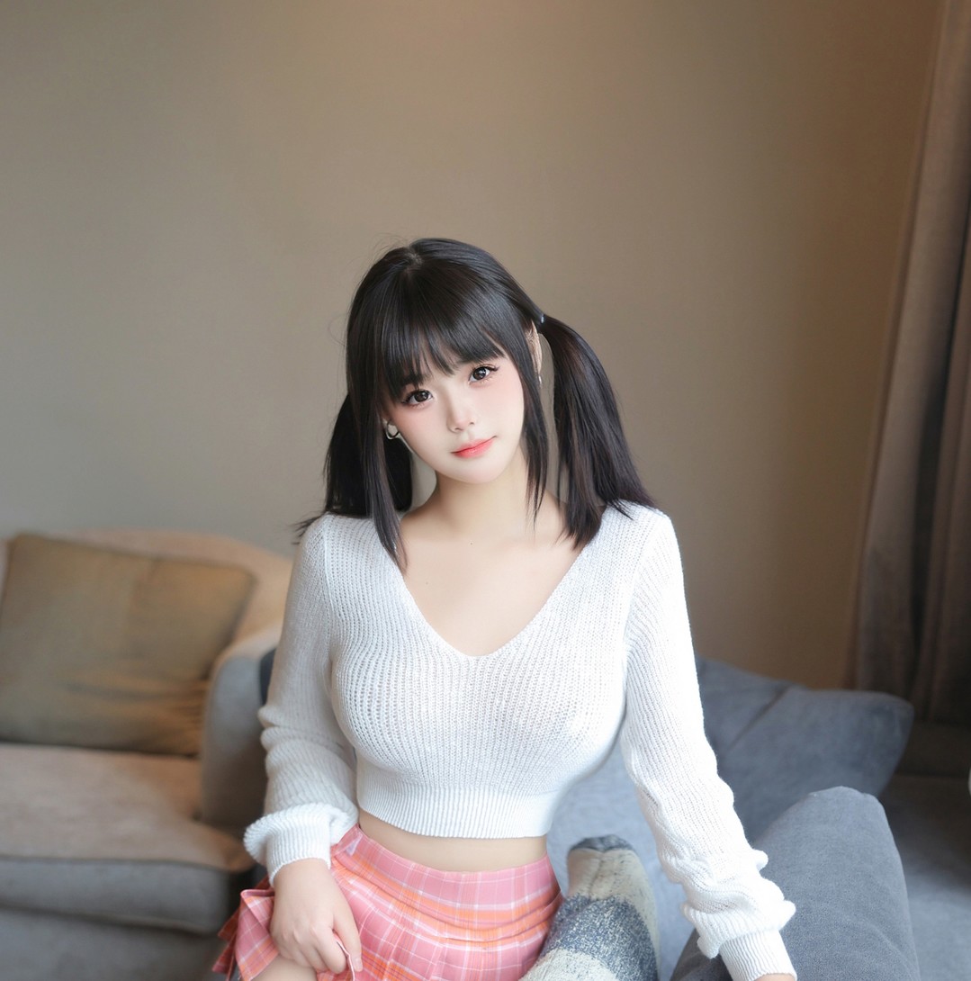 徐若兮绝美私藏写真：纯欲风黑丝制服全收录【1套/530MB/无水印】