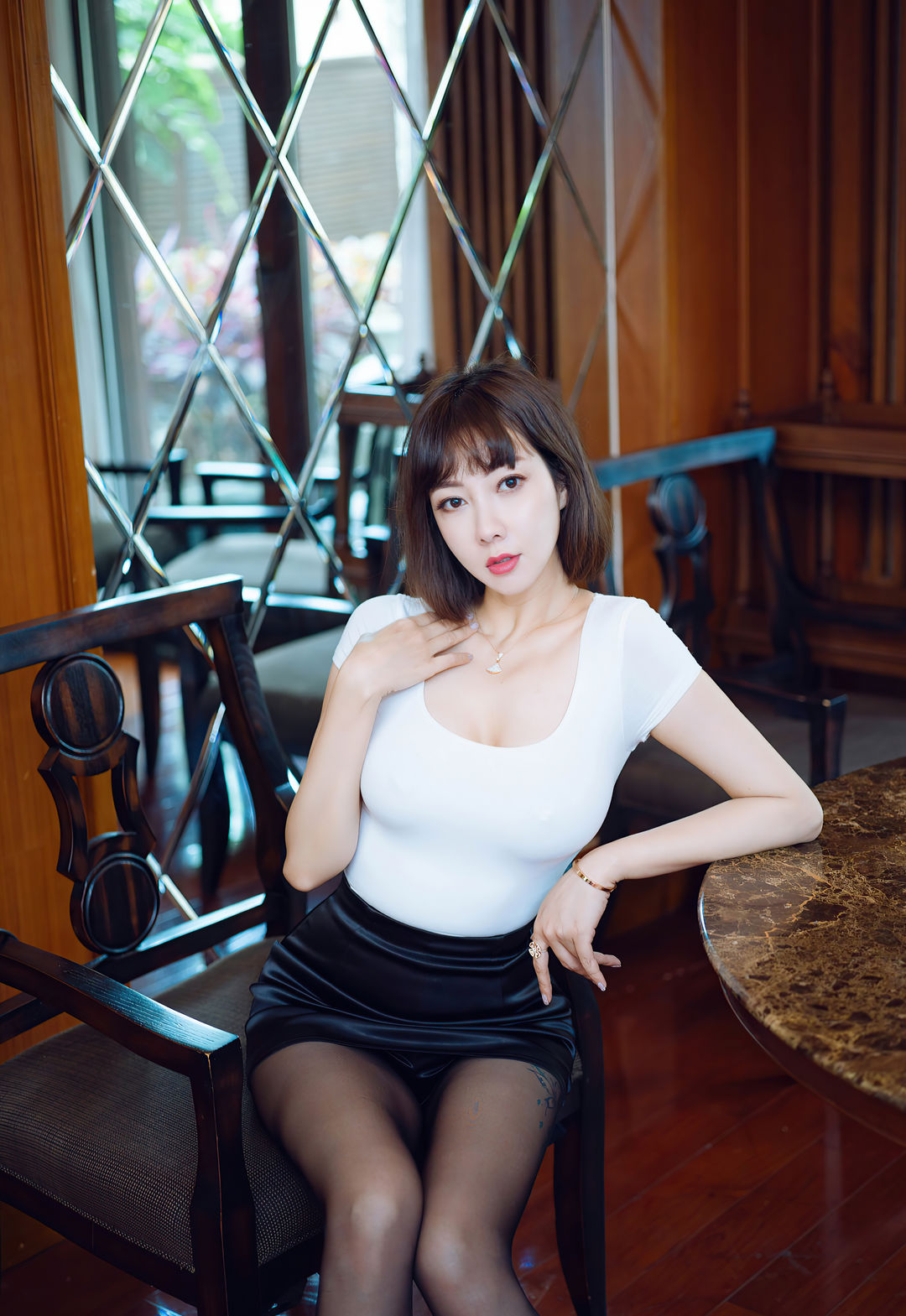 果儿Victoria写真合集下载：29套黑丝/旗袍/OL风高清资源【无水印/4K画质/8.38G】