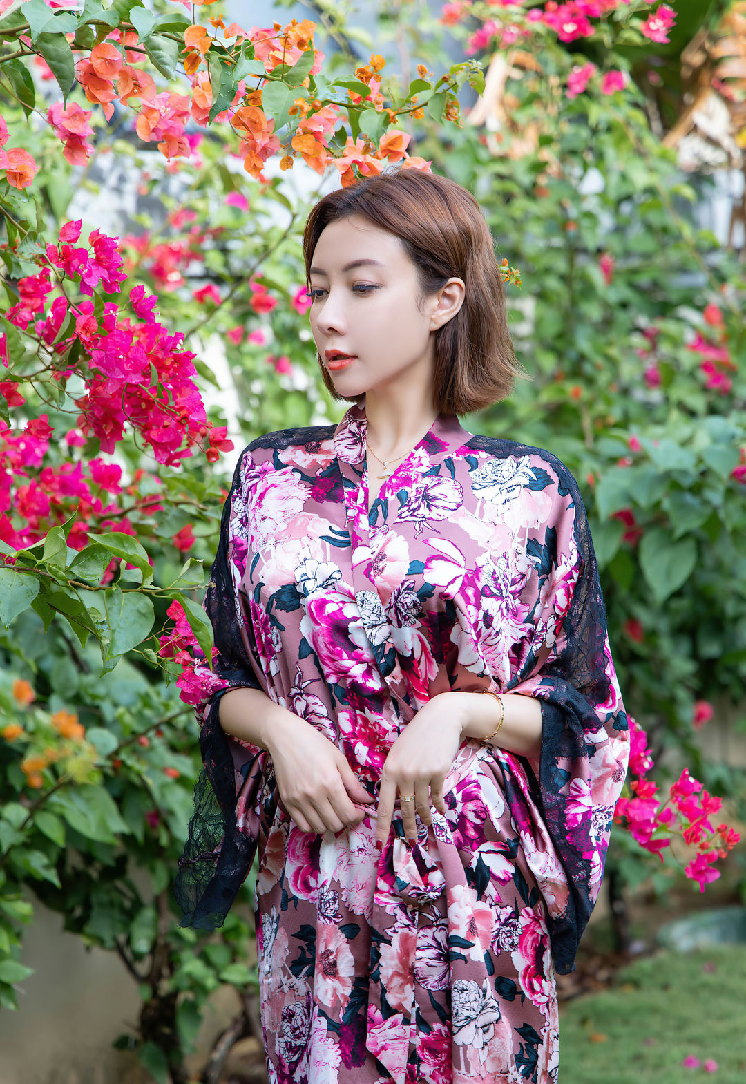 果儿Victoria写真合集下载：29套黑丝/旗袍/OL风高清资源【无水印/4K画质/8.38G】